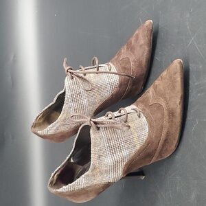 GUESS Briclyn Wingtip Lace-up Heels 8.5